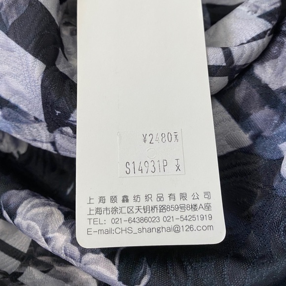 Dress - Picture 7 of 7